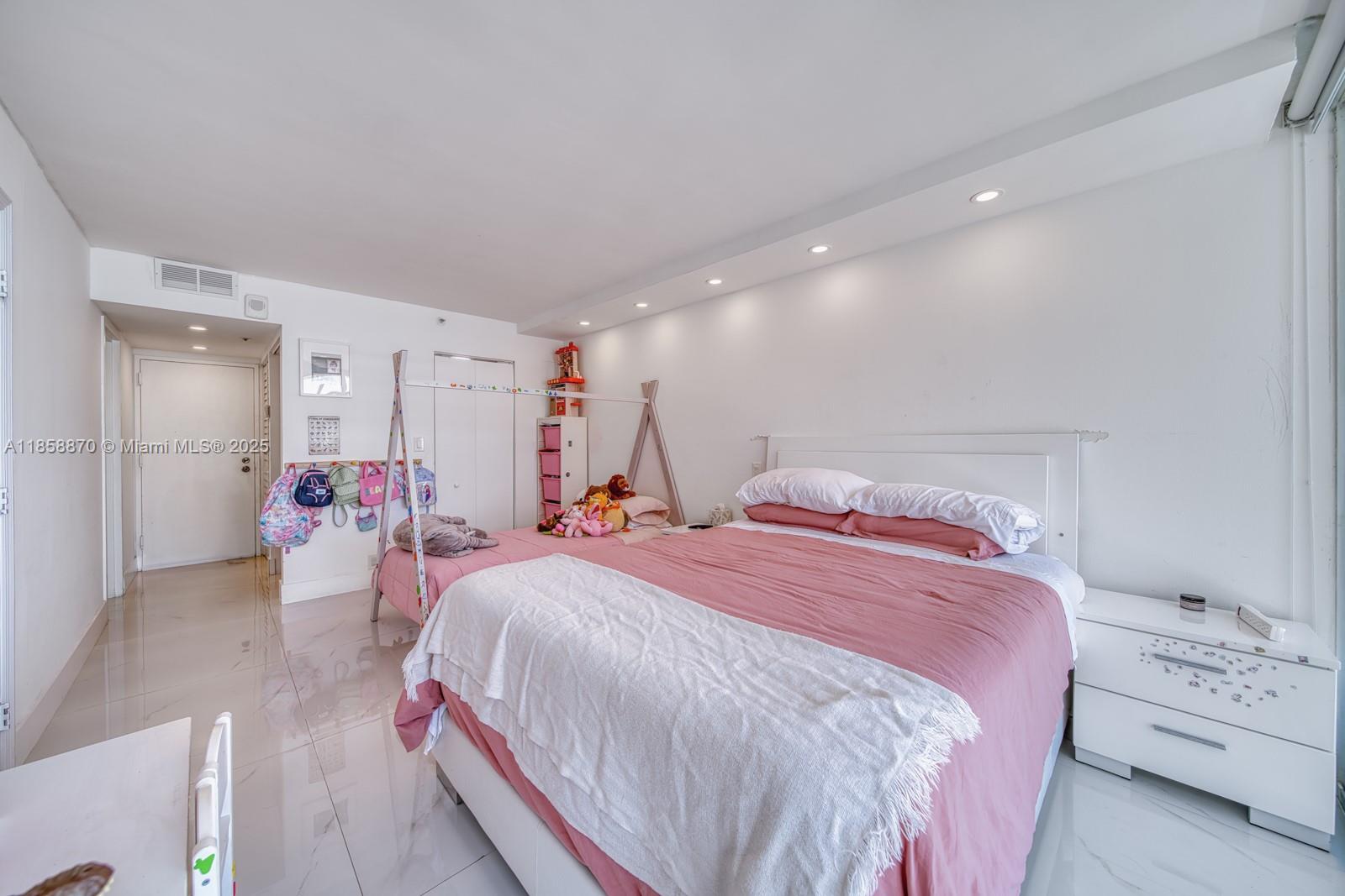 THE GRANDVIEW PALACE COND - Residential