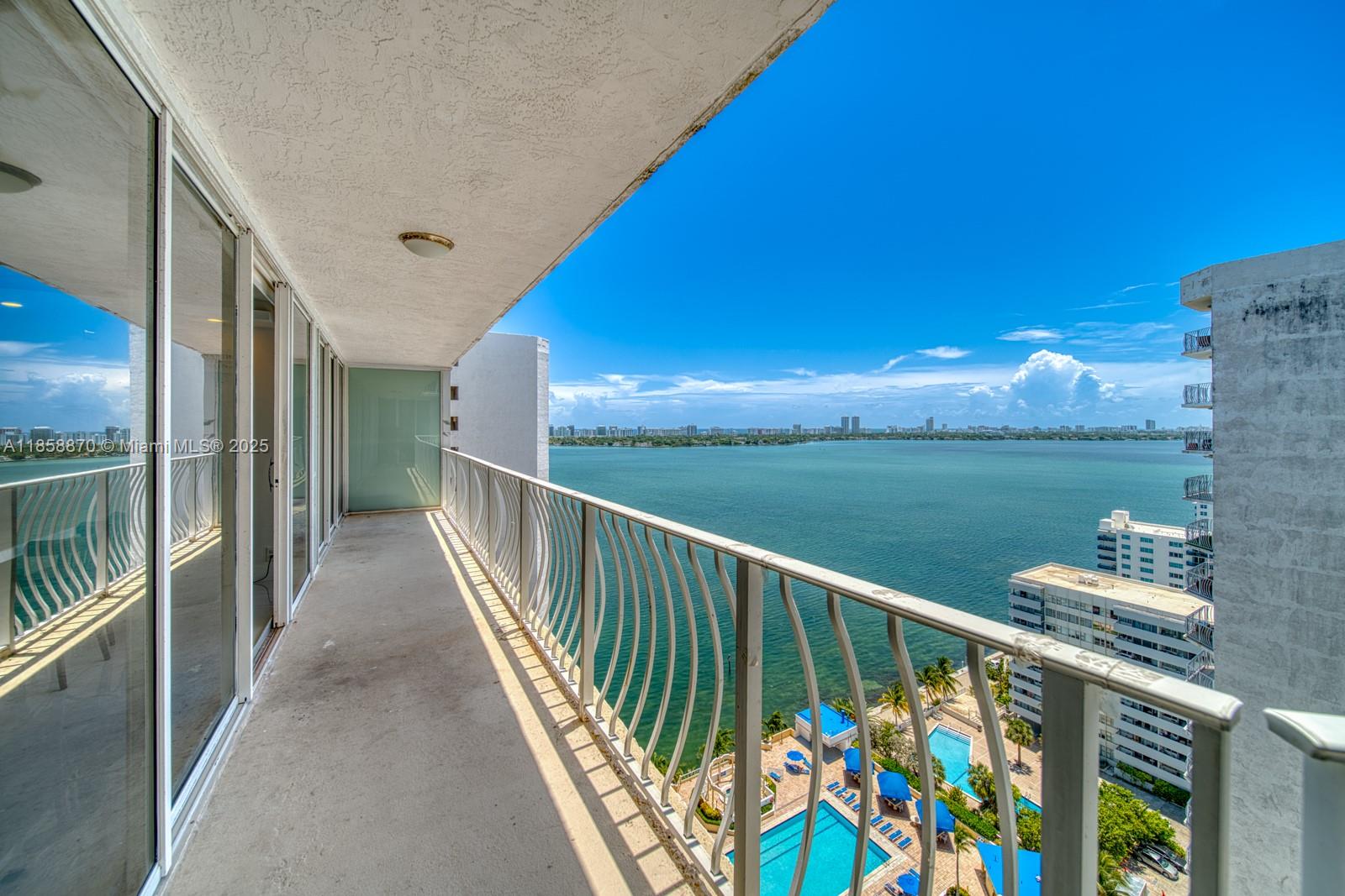 7601 E Treasure Dr 2424