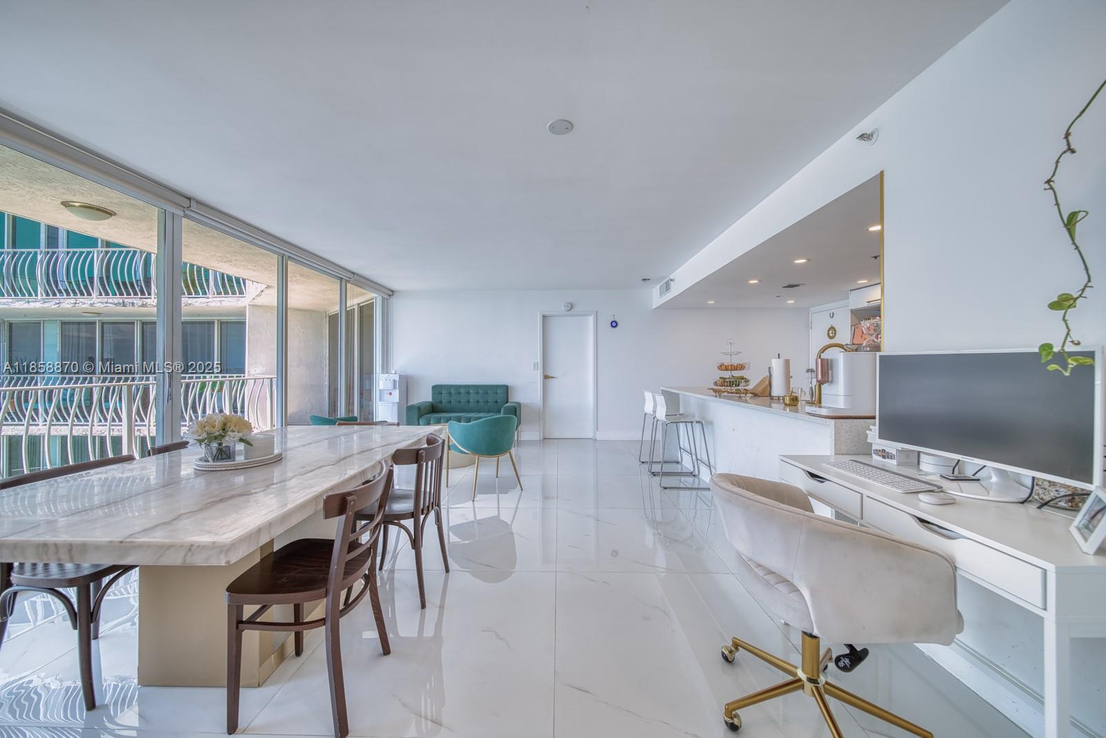 7601 E Treasure Dr 2424