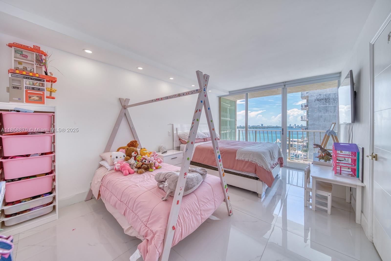 THE GRANDVIEW PALACE COND - Residential