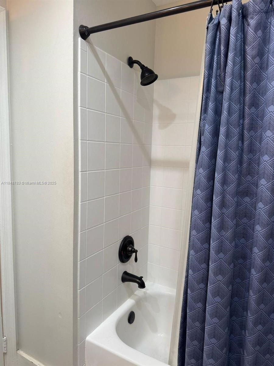 REGATTA POINTE CONDO NO T - Residential Lease