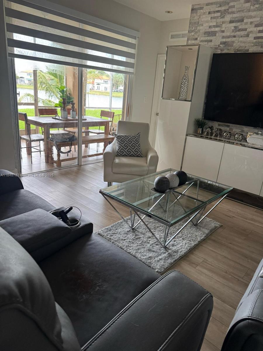REGATTA POINTE CONDO NO T - Residential Lease