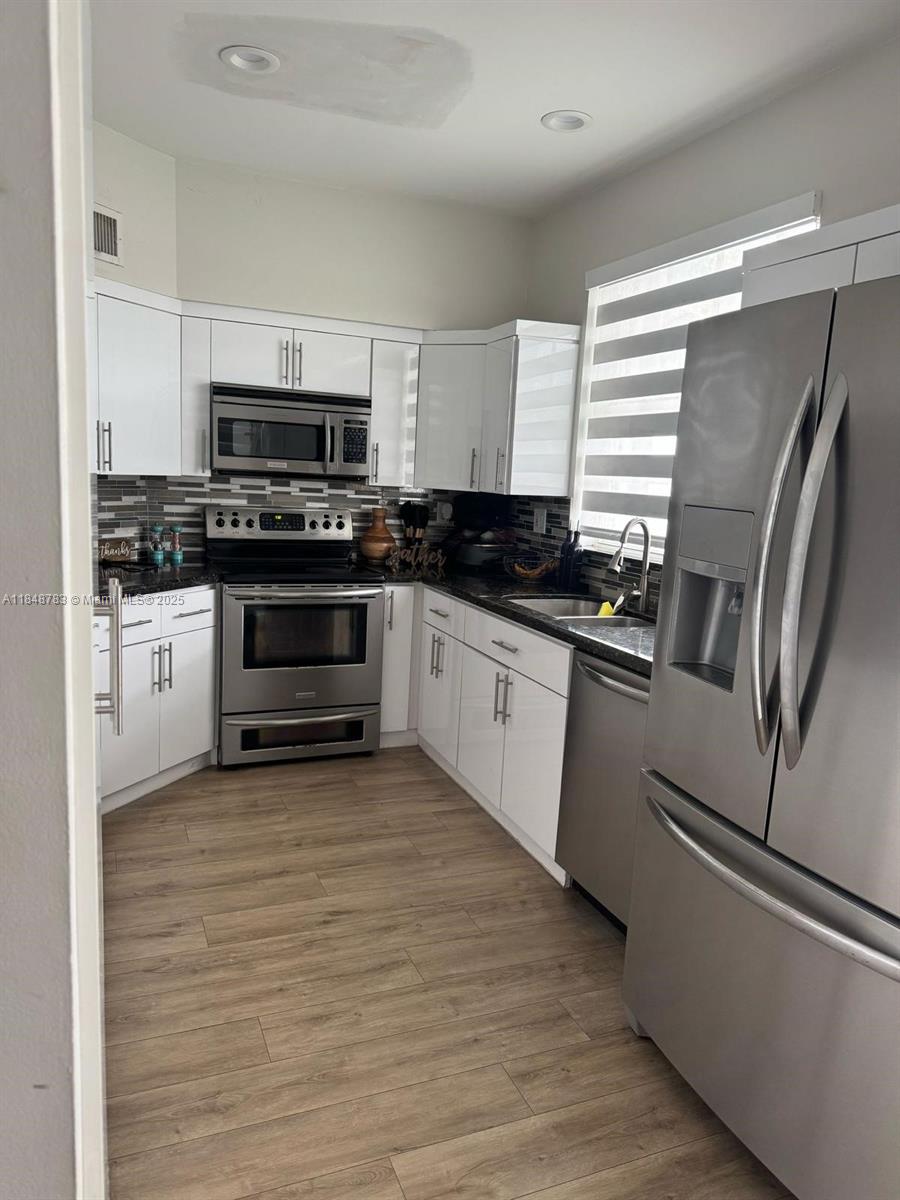 REGATTA POINTE CONDO NO T - Residential Lease