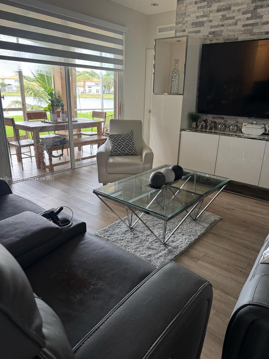 REGATTA POINTE CONDO NO T - Residential Lease