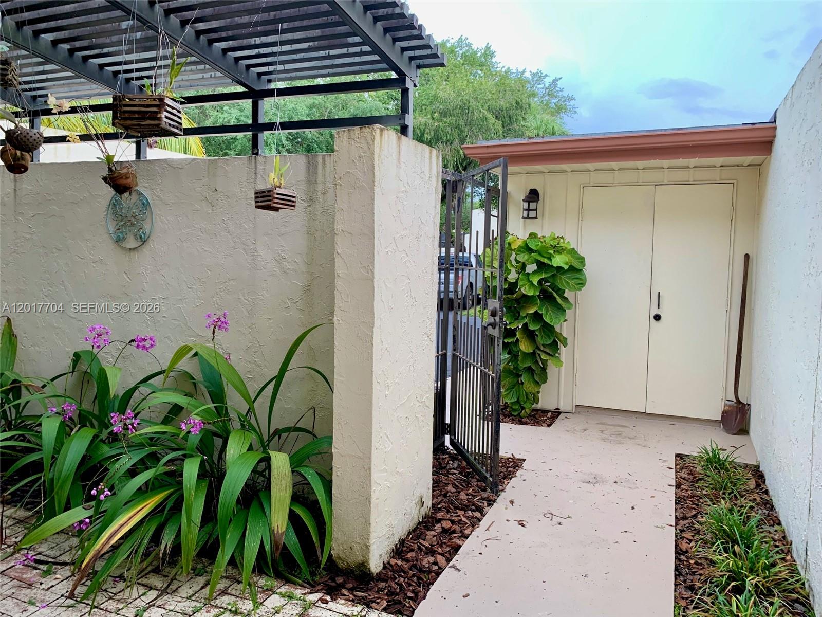 SUNSET KENDALL VILLAS - Residential