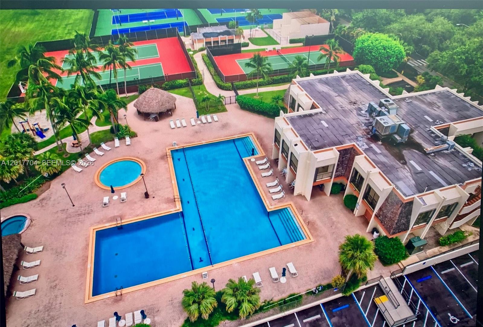 SUNSET KENDALL VILLAS - Residential