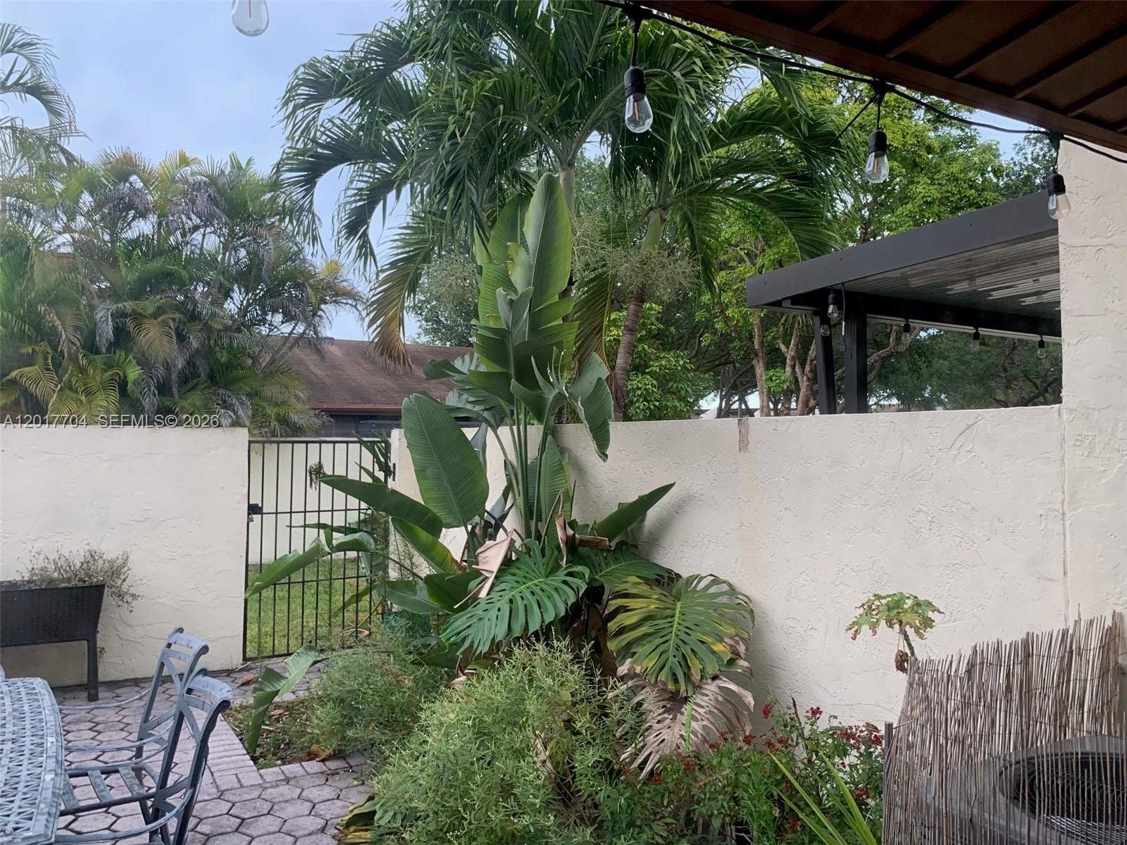 SUNSET KENDALL VILLAS - Residential