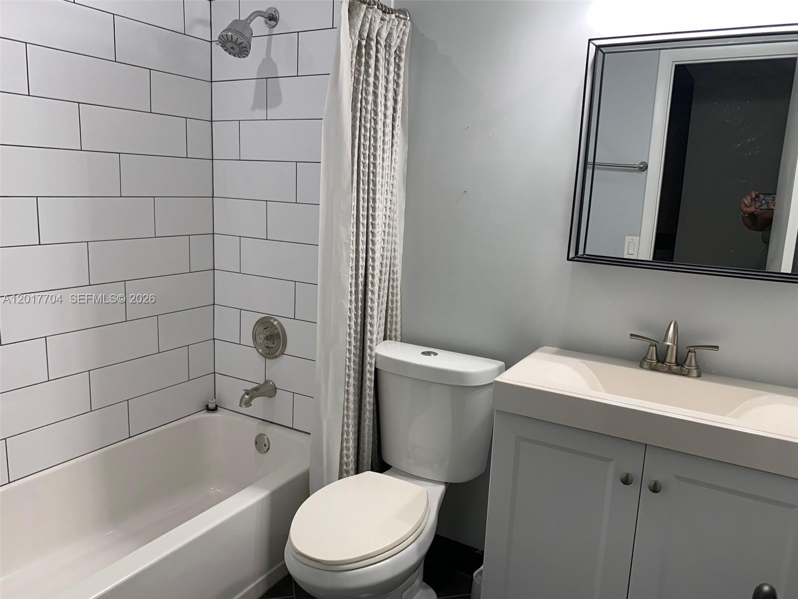 SUNSET KENDALL VILLAS - Residential