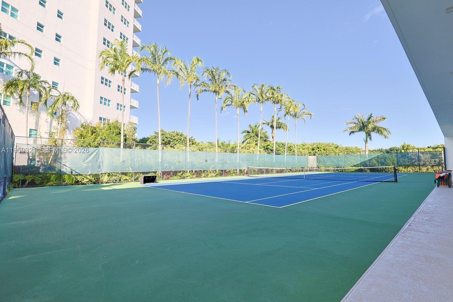 THE OAKS I CONDO - Residential