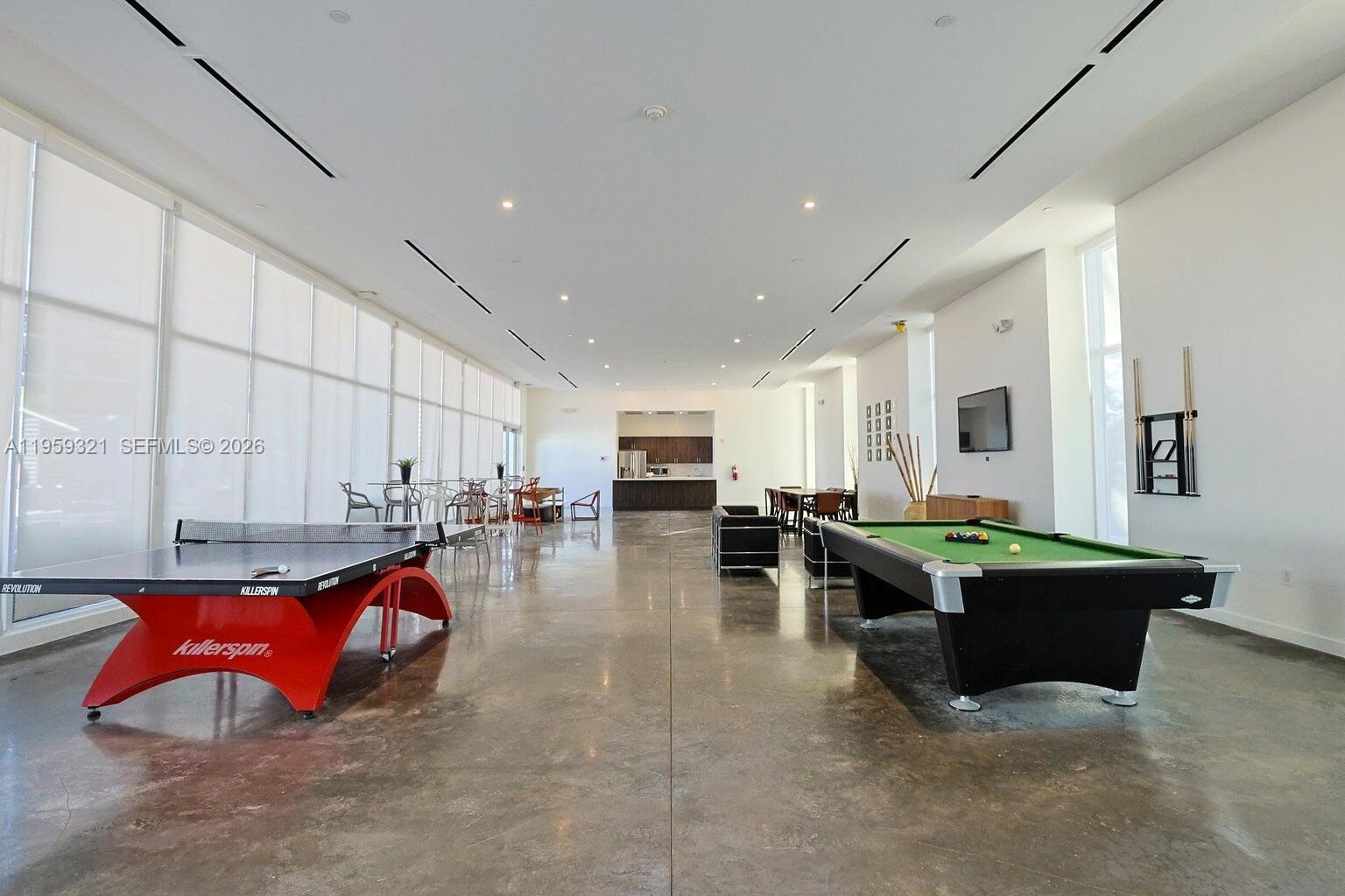 THE OAKS I CONDO - Residential