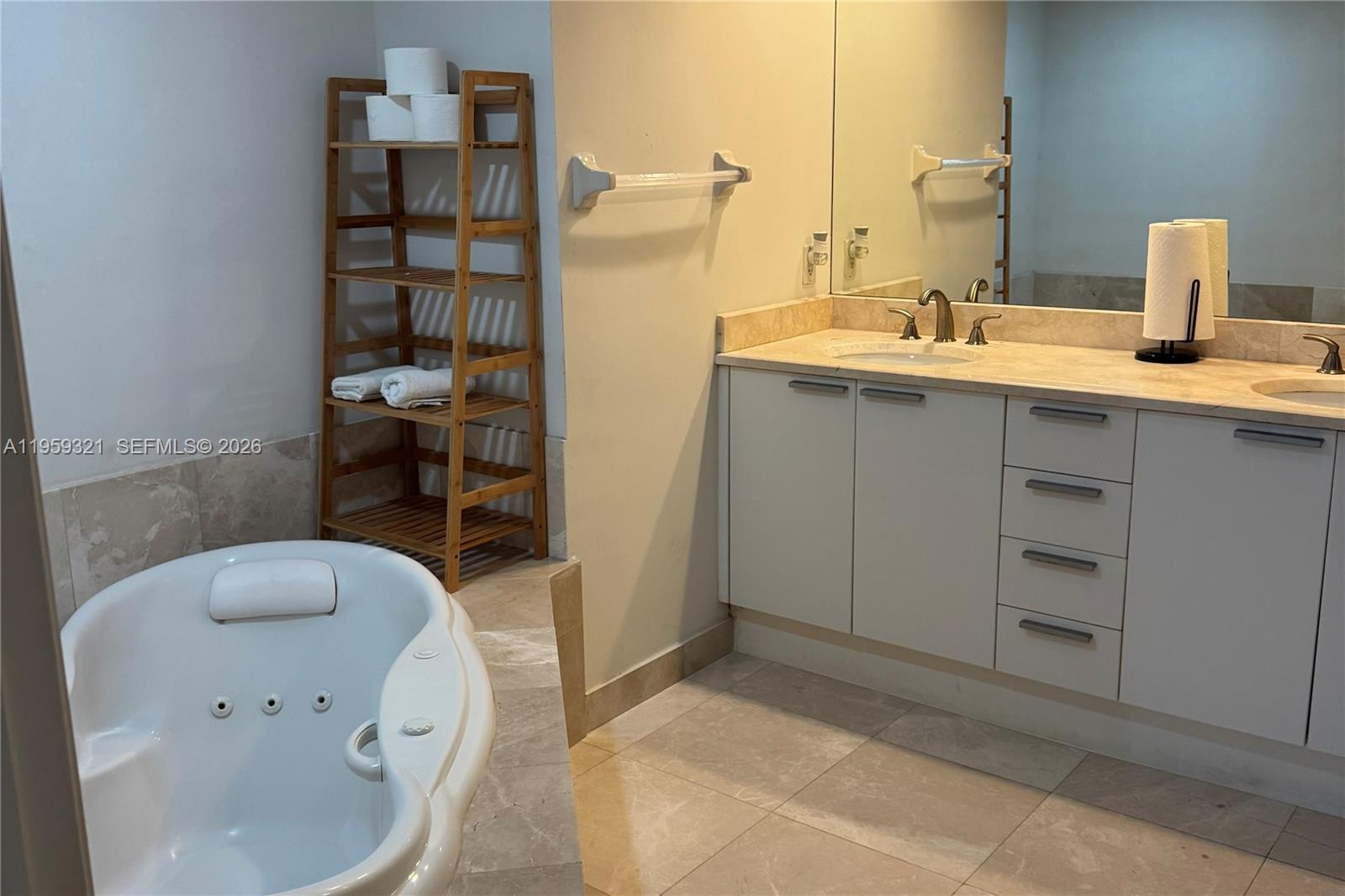 THE OAKS I CONDO - Residential