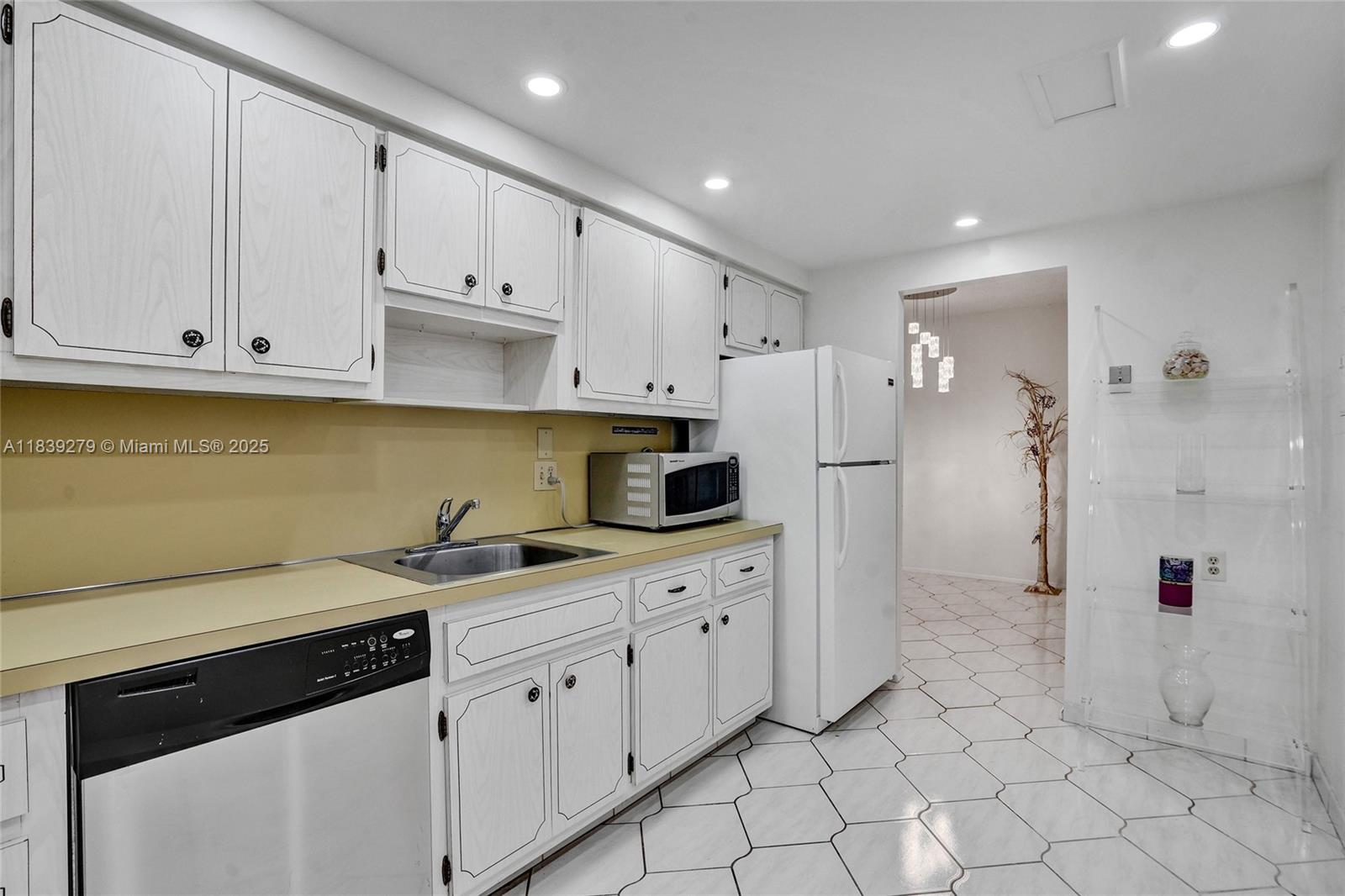 PARLIAMENT HOUSE CONDO - Residential