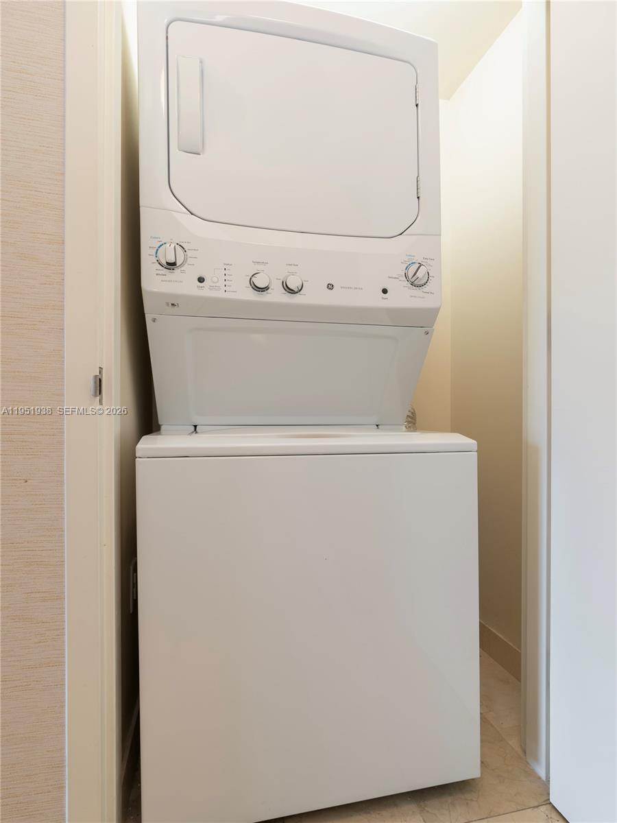 TRUMP INTERNATIONAL SONES - Residential