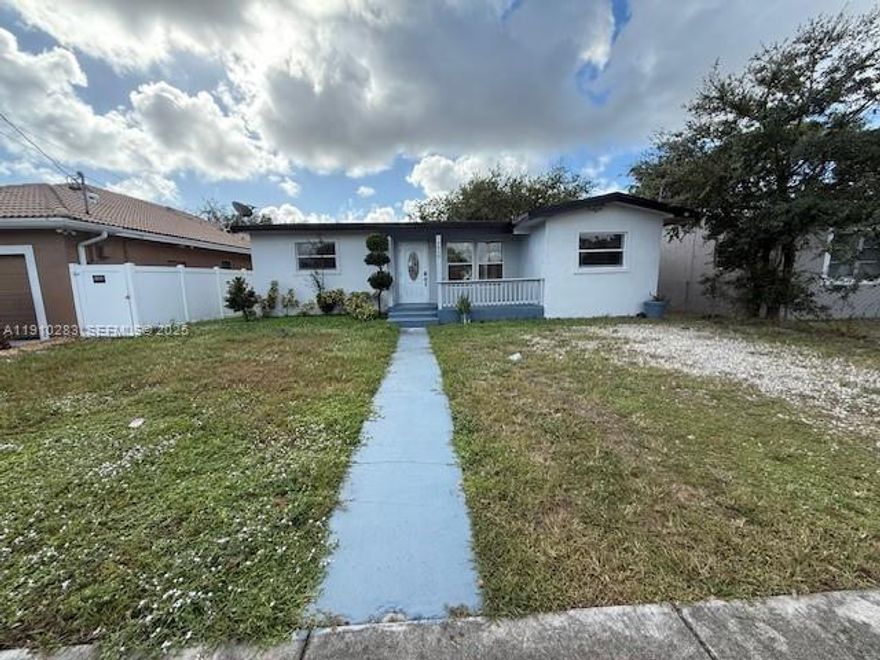 BEAUTIFUL SINGLE FAMILY HOME 3/1, RIGHT IN THE MIDDLE ON TO 1-95 AND TURNPIKE, SHORT DRIVE TO THE BEACH, GULFTREAM, AVENTURA MALL AND HARD ROCK HOTEL AND CASINO
