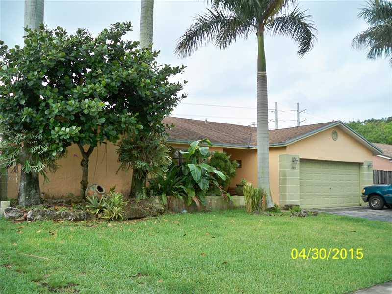 OPPORTUNITY KNOCKS!. JUST LISTED, VERY SPACIOUS HOME WITH POOL AND CANAL IN THE BACK. LOCATED INTHE CUL-DE-SAC OF A QUIET NEIGBORHOOD, 3 BED/3BATH, WITH DOBLE WALKING CLOSET IN THE MASTER, GRANITE COUNTER-TOP IN THE KITCHEN , 2 CAR ATTACHED GARAGE AN D DRIVE WAY. PRETTY CLOSE TO TURNPIKE AND US1. BY APPOINTMENT ONLY, 24 HOURS NOTICE. Showing after Friday May 8.