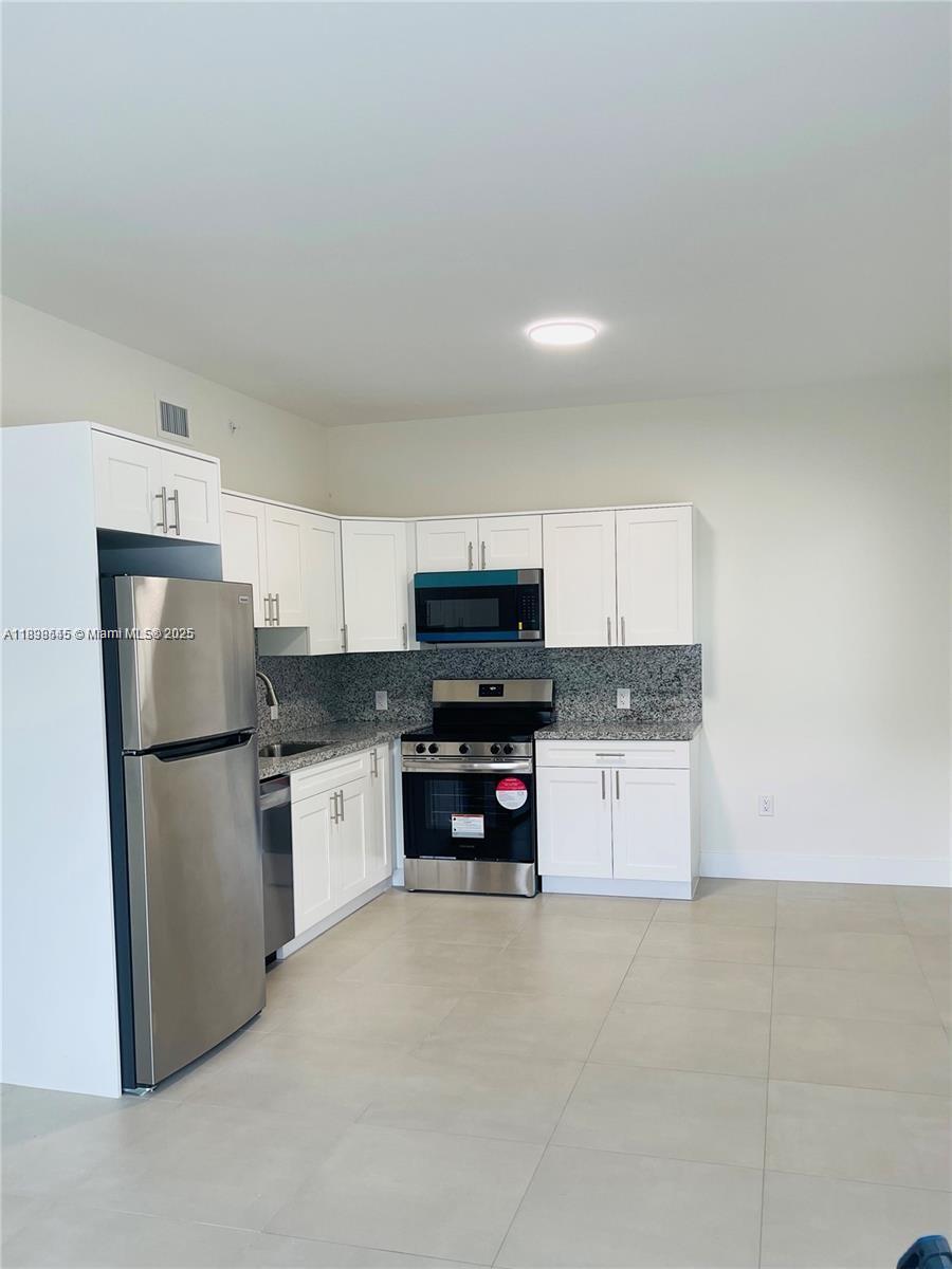 HIALEAH 4TH ADDN - Residential Lease