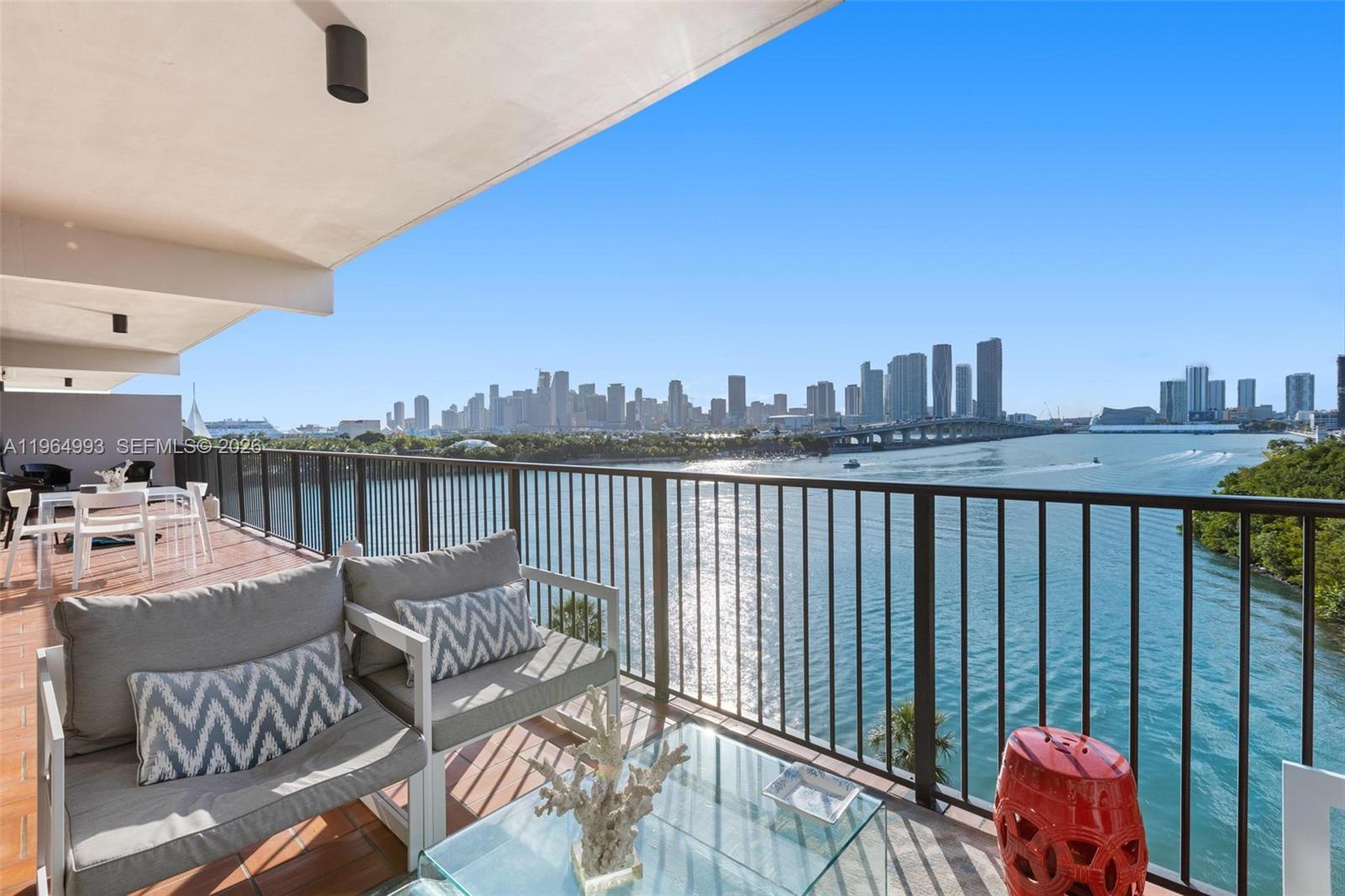 1000 Venetian Way 606