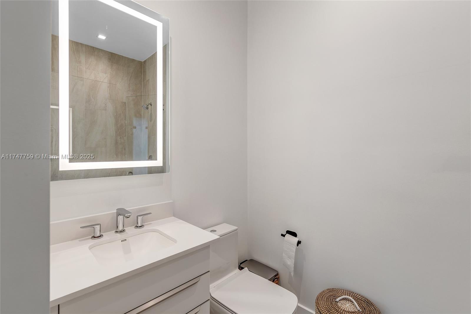 OCEAN SIDE SEC OF THE ISL - Residential Lease
