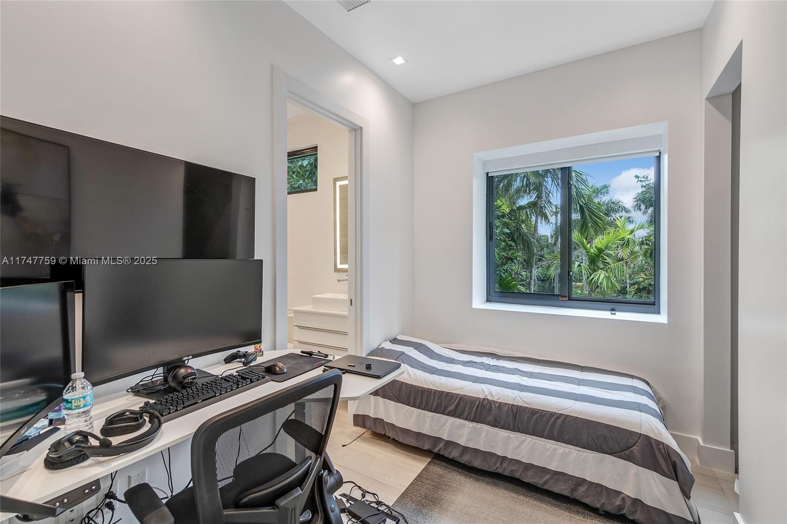 OCEAN SIDE SEC OF THE ISL - Residential Lease