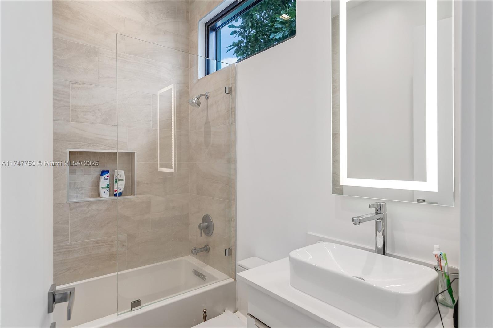 OCEAN SIDE SEC OF THE ISL - Residential Lease