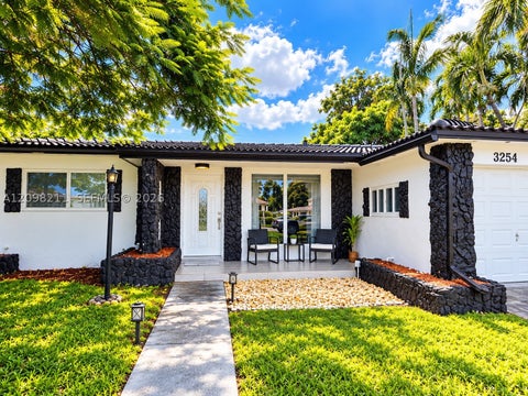 Photo of 3254 Lincoln St, Hollywood, FL 33021 (MLS # A12098211)