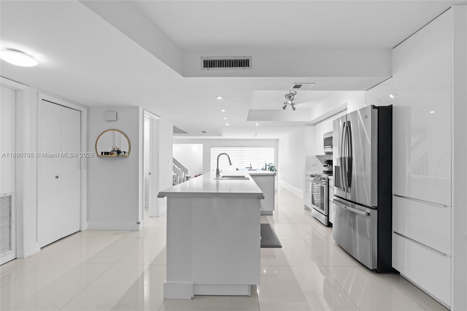 TOWNHOUSE VILLAGE AT BONA - Residential