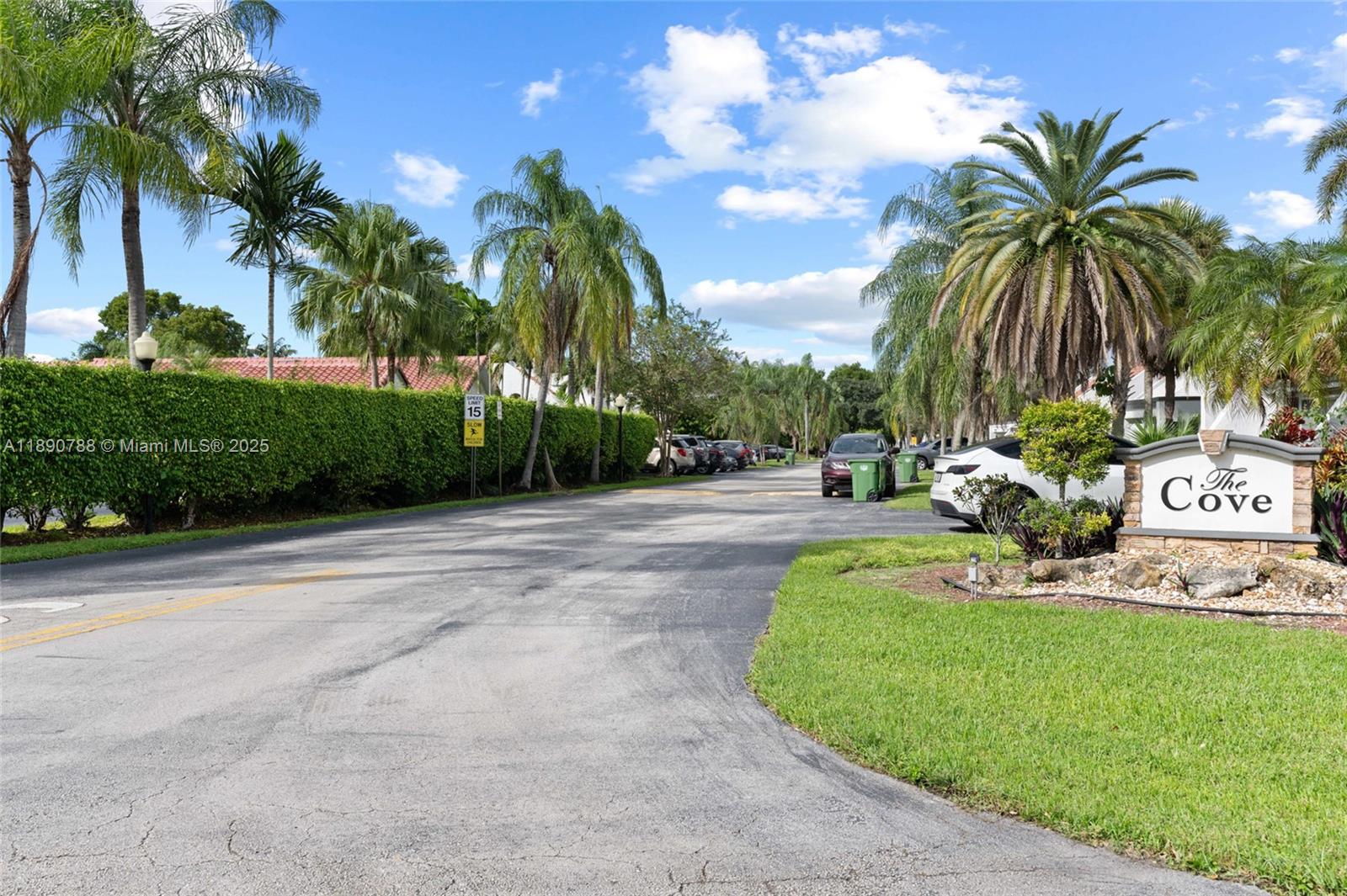 TOWNHOUSE VILLAGE AT BONA - Residential