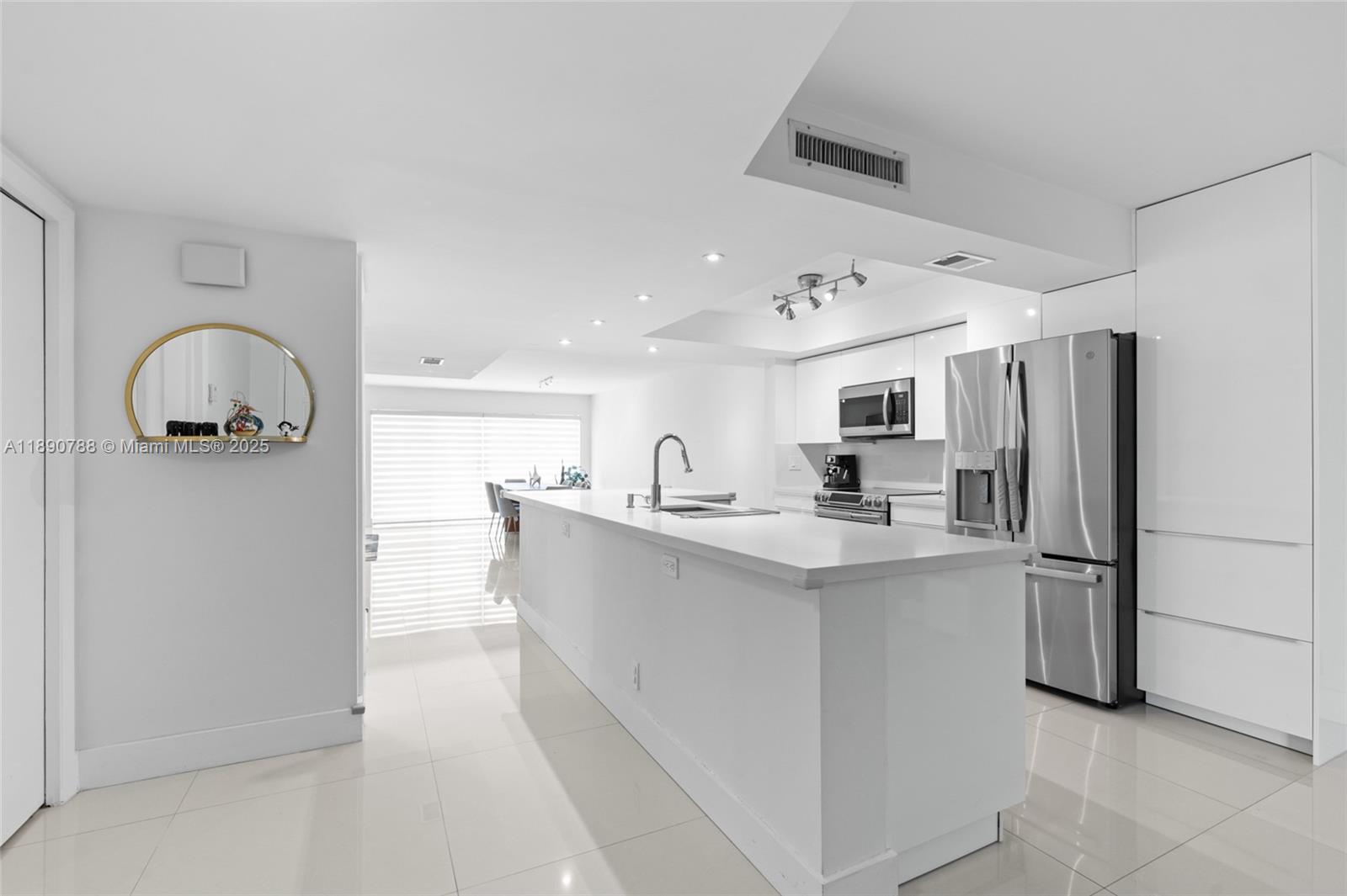 TOWNHOUSE VILLAGE AT BONA - Residential