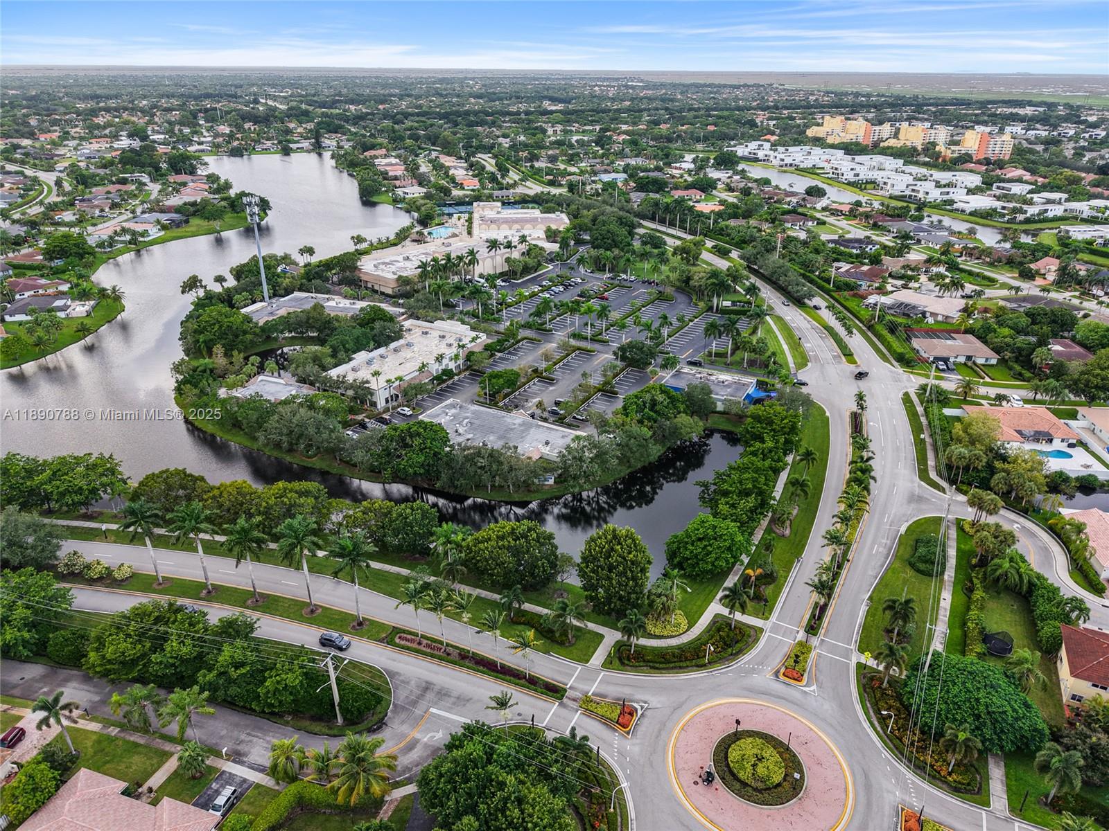 TOWNHOUSE VILLAGE AT BONA - Residential