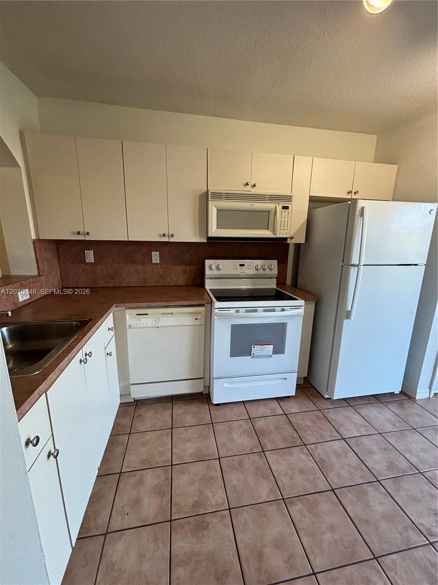 3395 NE 10th St 103