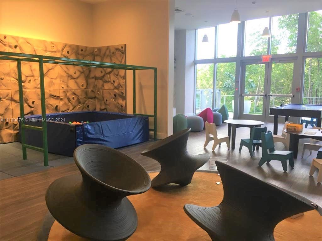 THE HARBOUR NORTH CONDO - Residential Lease