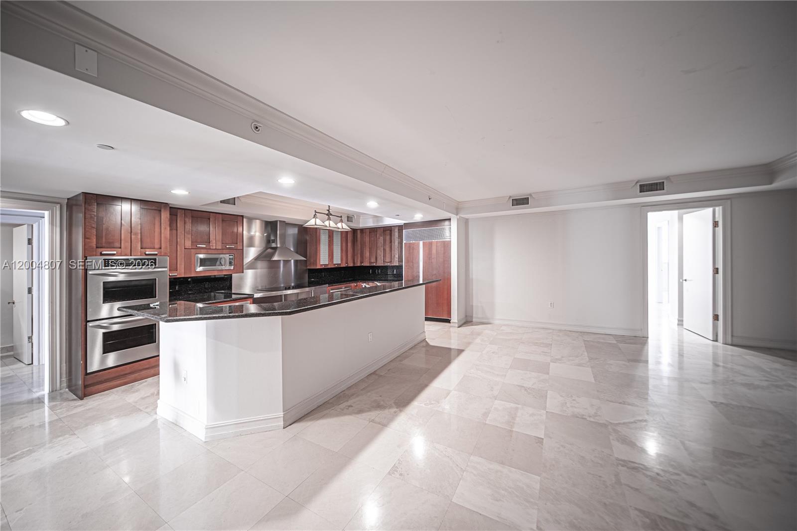 20201 E Country Club Dr 2806/07
