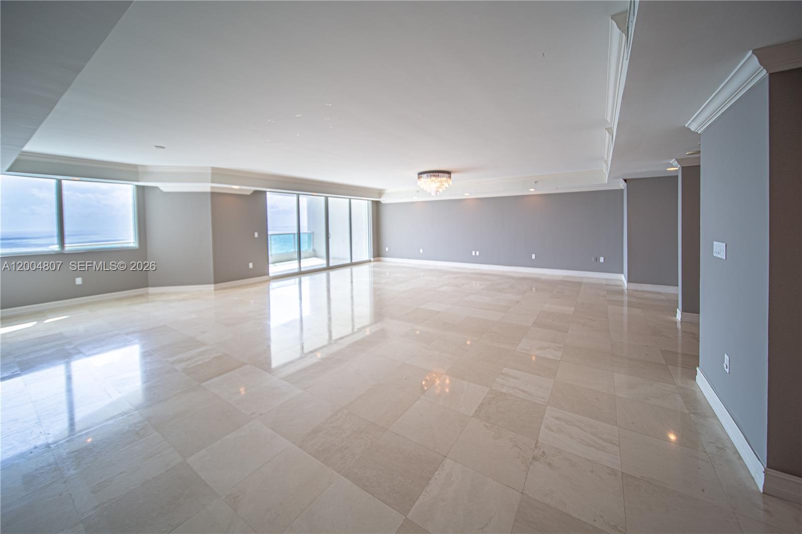 20201 E Country Club Dr 2806/07