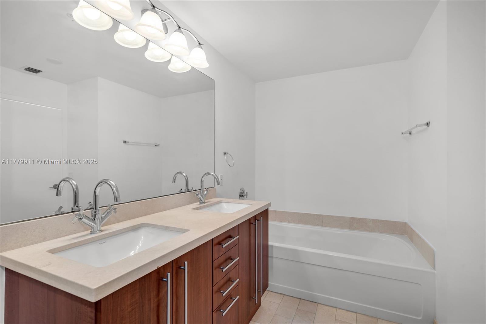 THE AXIS ON BRICKELL COND - Residential