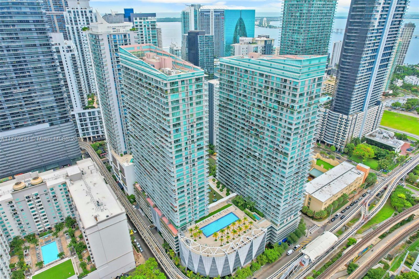 THE AXIS ON BRICKELL COND - Residential