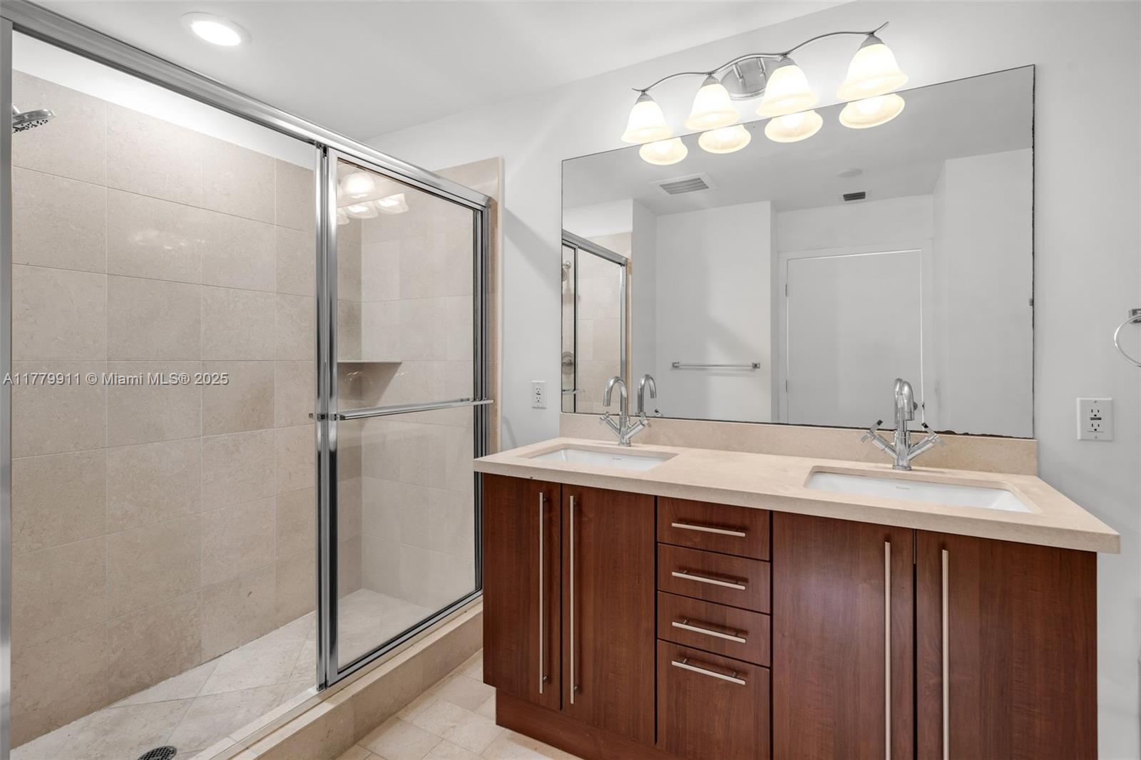 THE AXIS ON BRICKELL COND - Residential