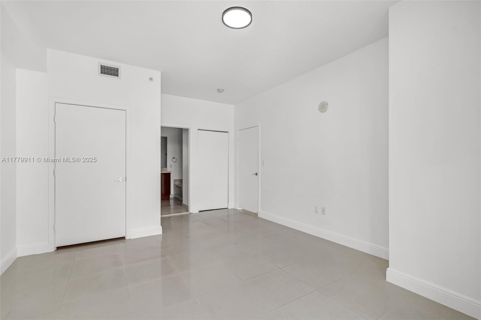 THE AXIS ON BRICKELL COND - Residential