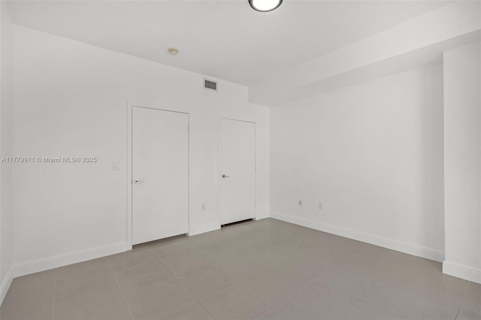 THE AXIS ON BRICKELL COND - Residential