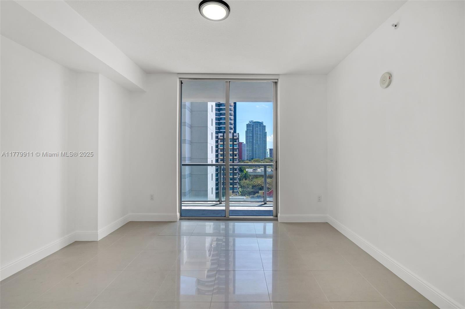 THE AXIS ON BRICKELL COND - Residential