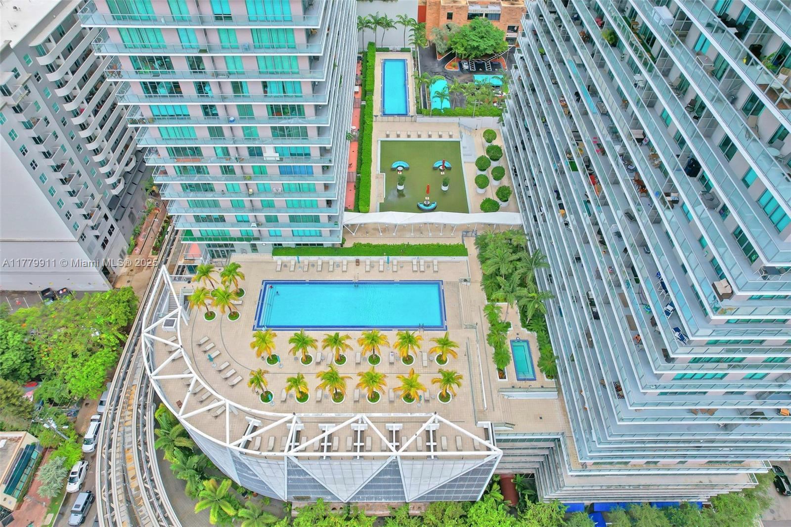 THE AXIS ON BRICKELL COND - Residential