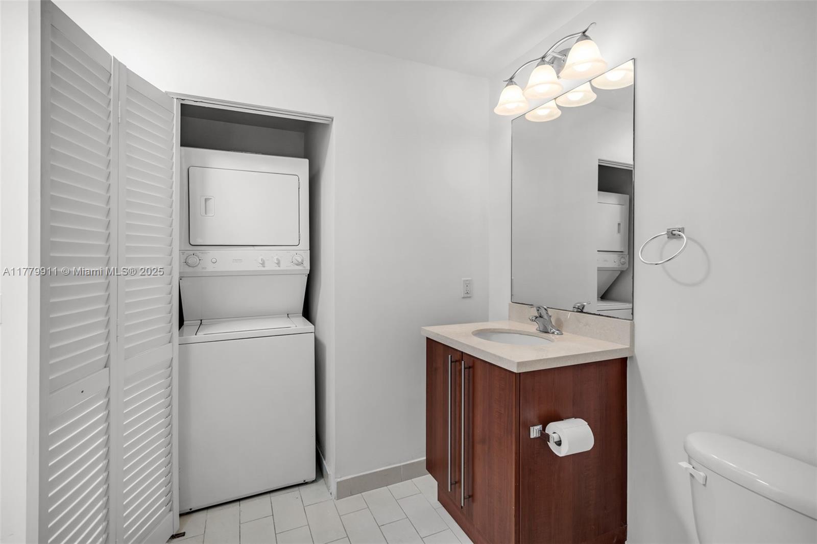 THE AXIS ON BRICKELL COND - Residential