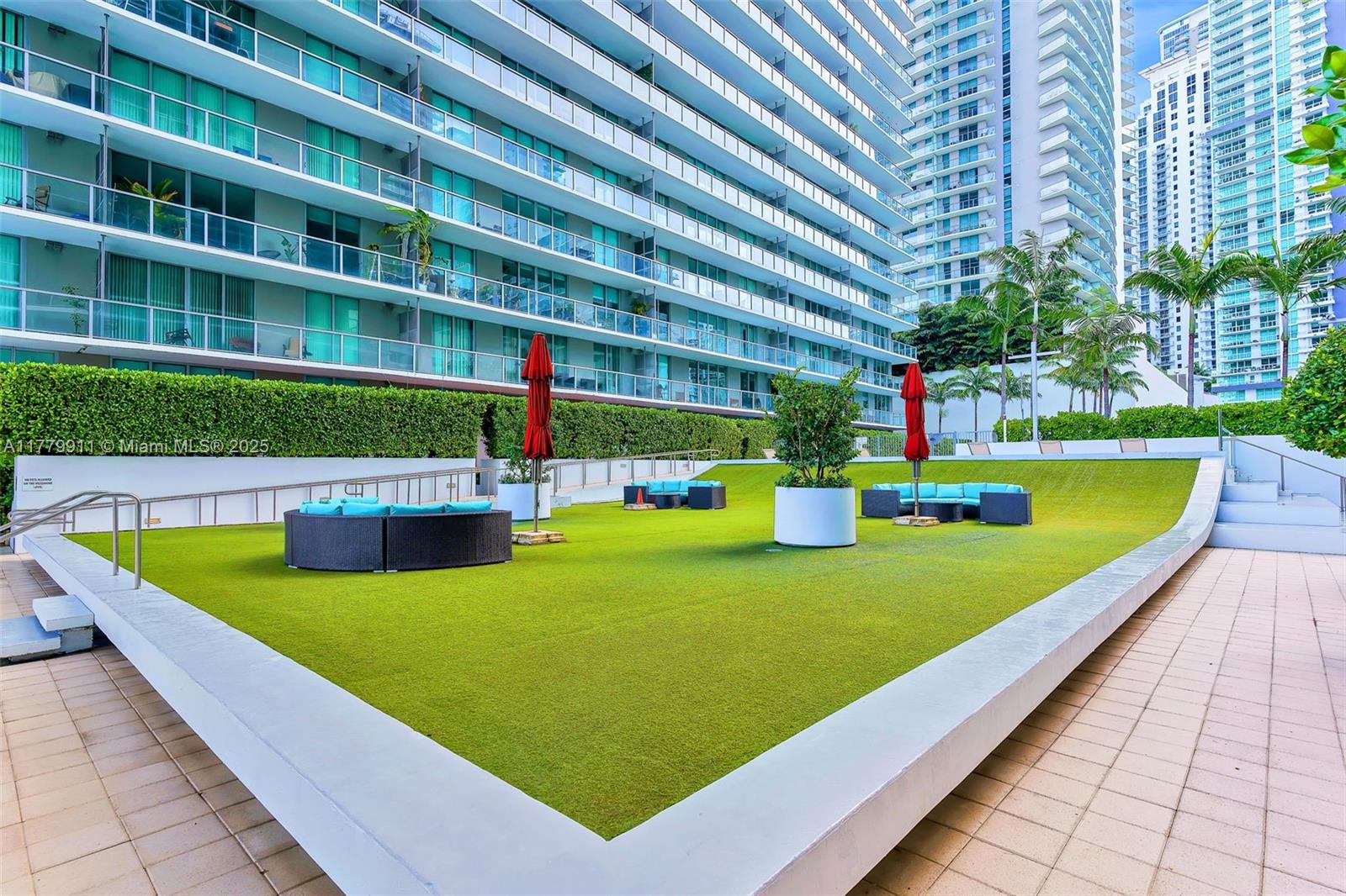 THE AXIS ON BRICKELL COND - Residential