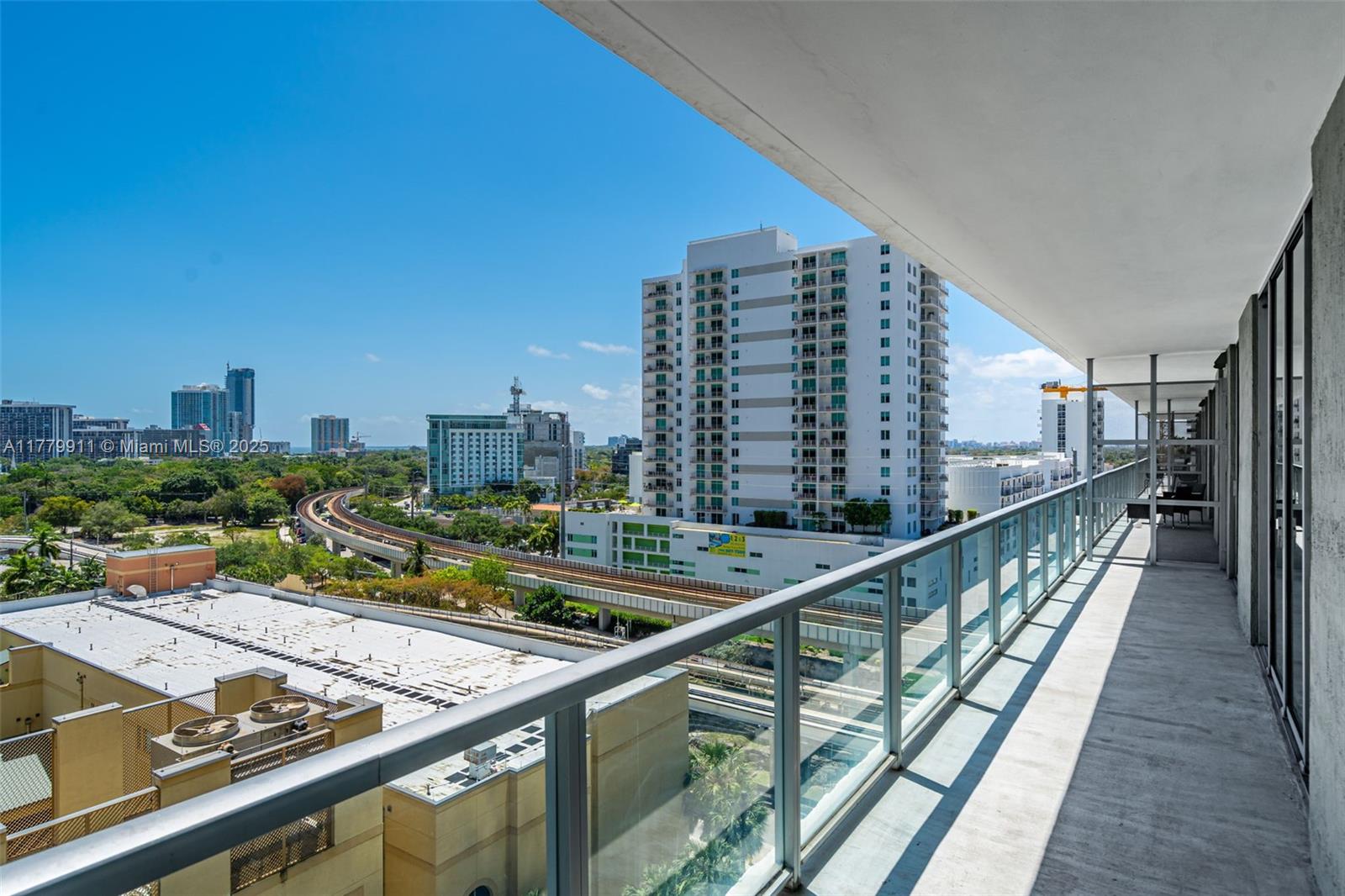 THE AXIS ON BRICKELL COND - Residential