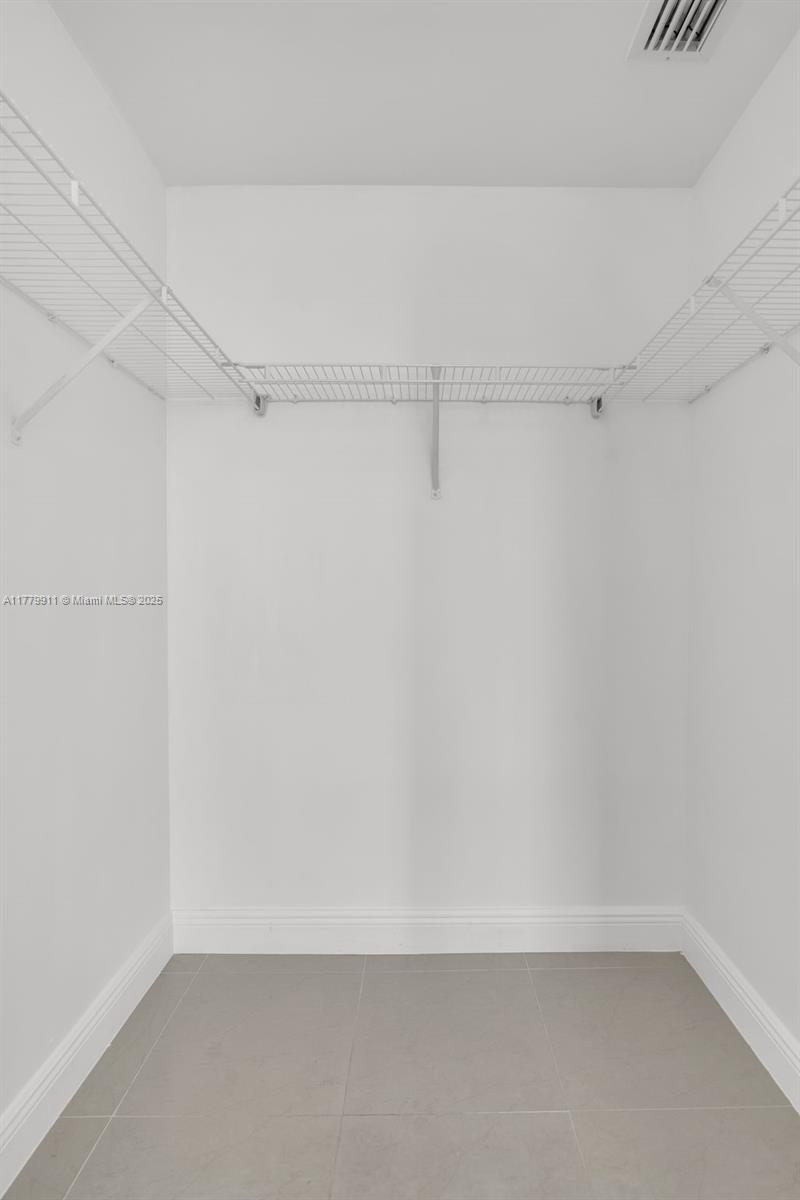 THE AXIS ON BRICKELL COND - Residential