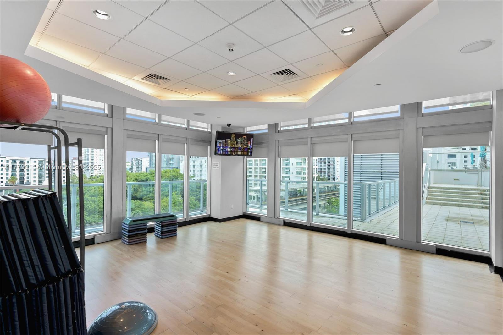 THE AXIS ON BRICKELL COND - Residential