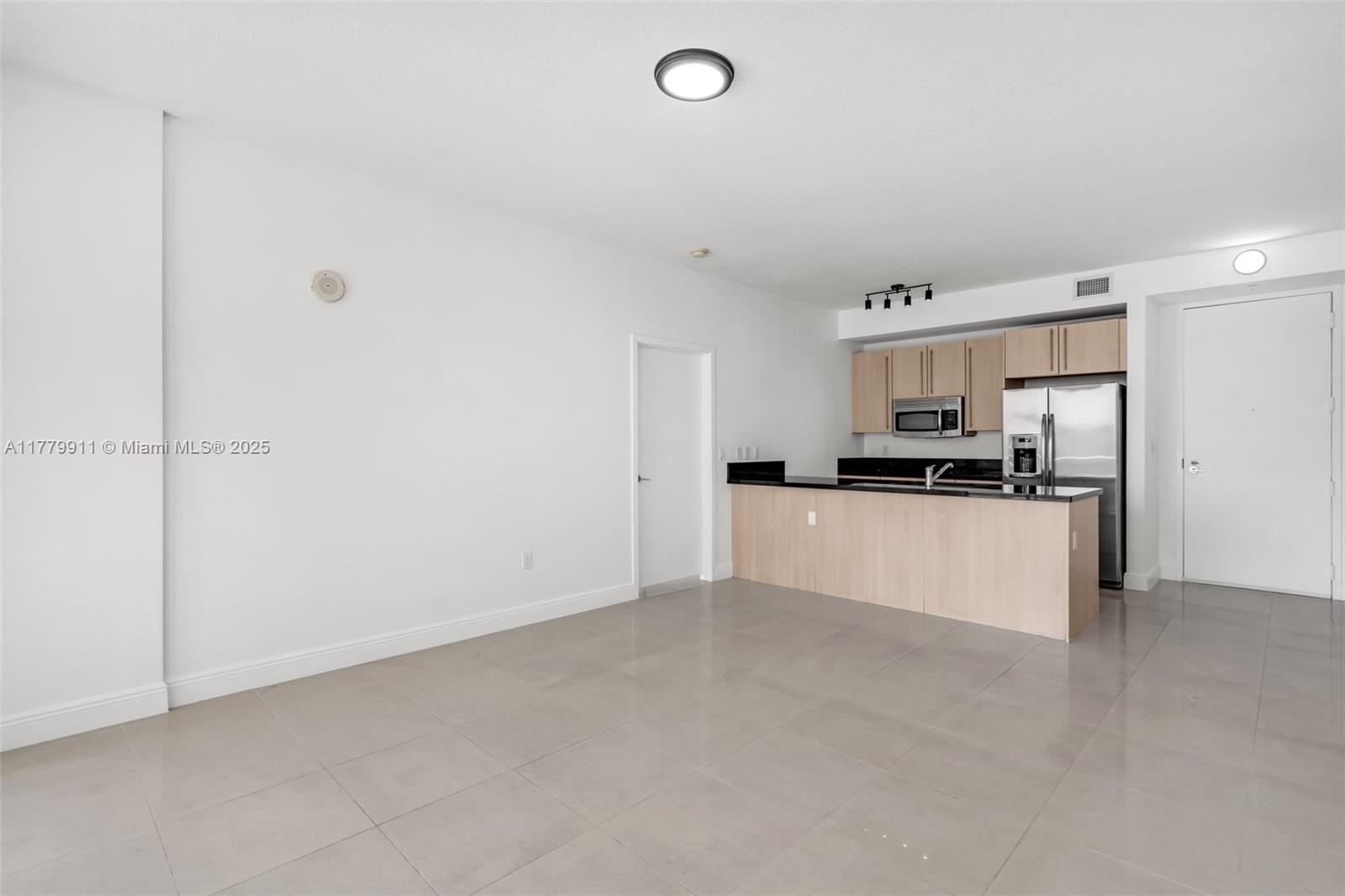 THE AXIS ON BRICKELL COND - Residential