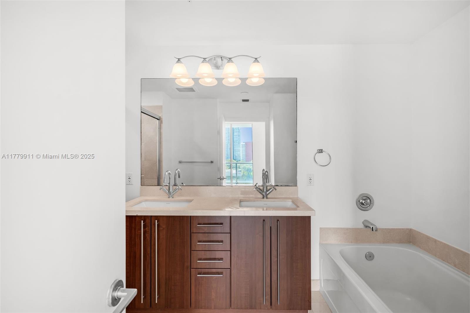 THE AXIS ON BRICKELL COND - Residential