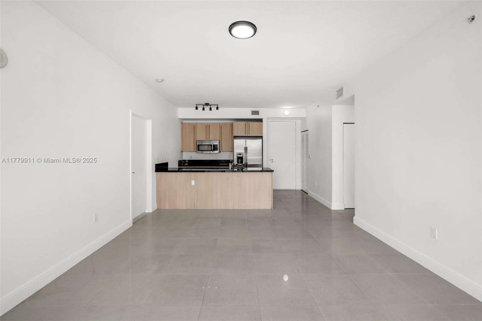 THE AXIS ON BRICKELL COND - Residential