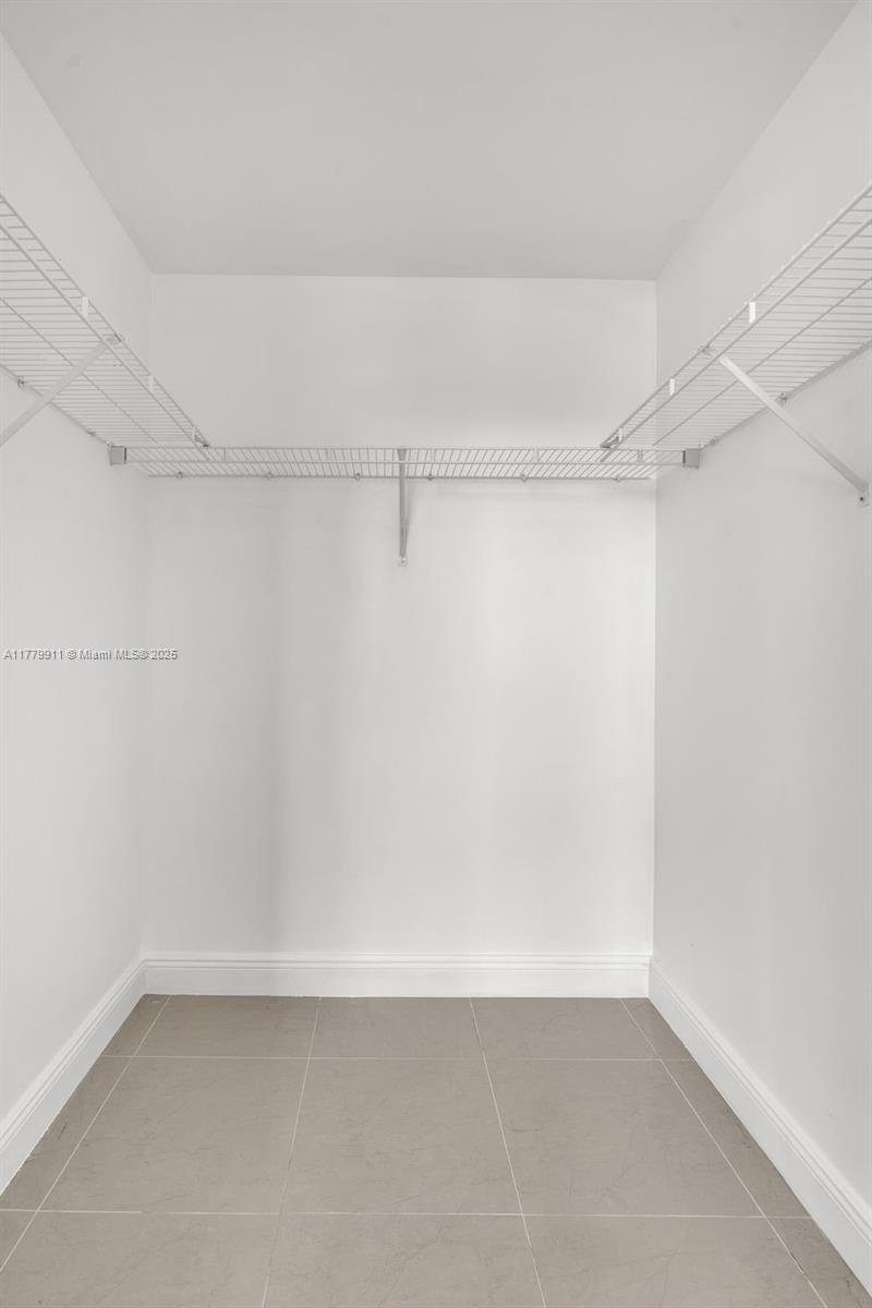 THE AXIS ON BRICKELL COND - Residential