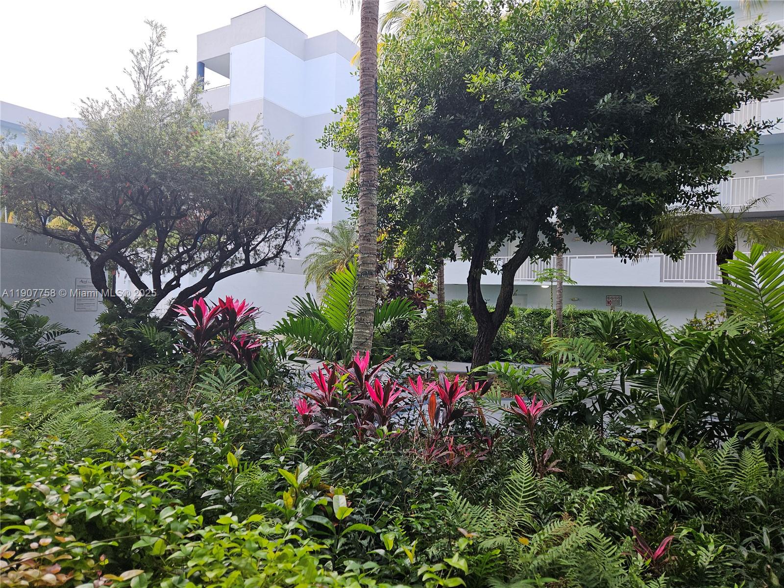 AZUL AT FONTAINEBLEAU CON - Residential Lease